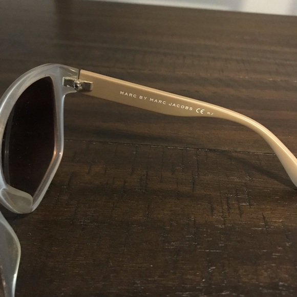 Marc Jacobs sunglasses in light brown/pink stripes - Picture 3 of 6